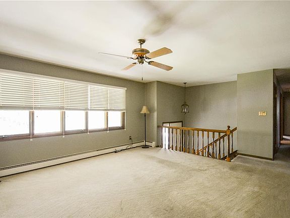 4th image of 727 White Oaks Manor Dr