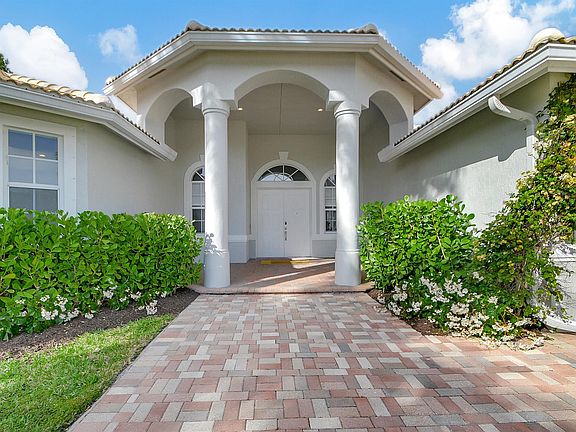 4th image of 4682 Island Reef Dr