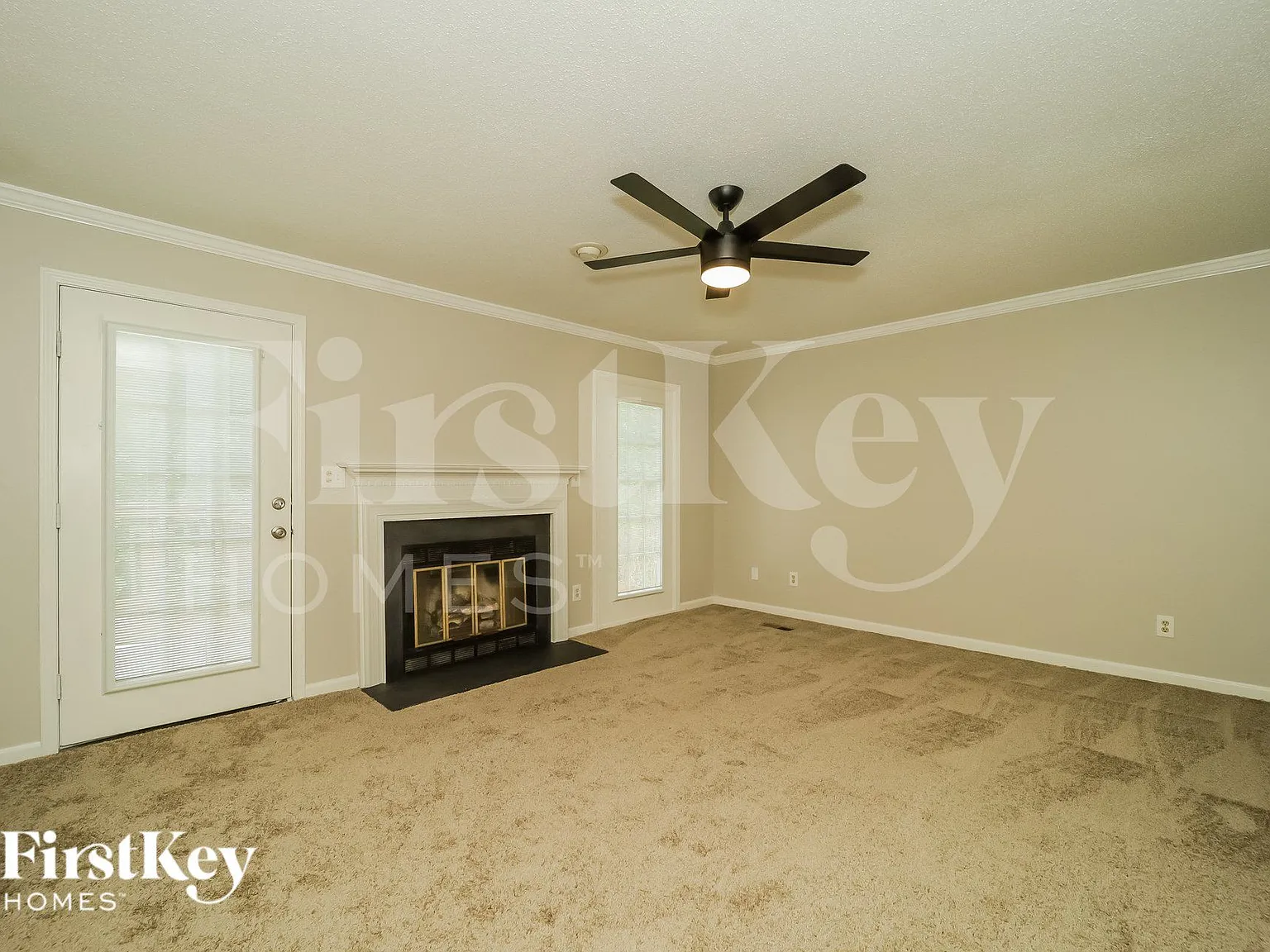 4 bed, 2.5 bath, 2464 sqft, $2,290 — Photo 2