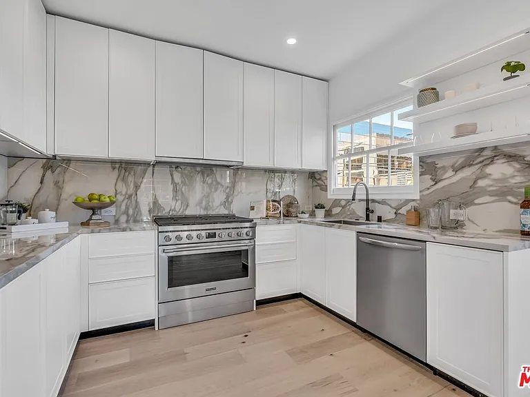 135 S Linden Dr — Photo 14