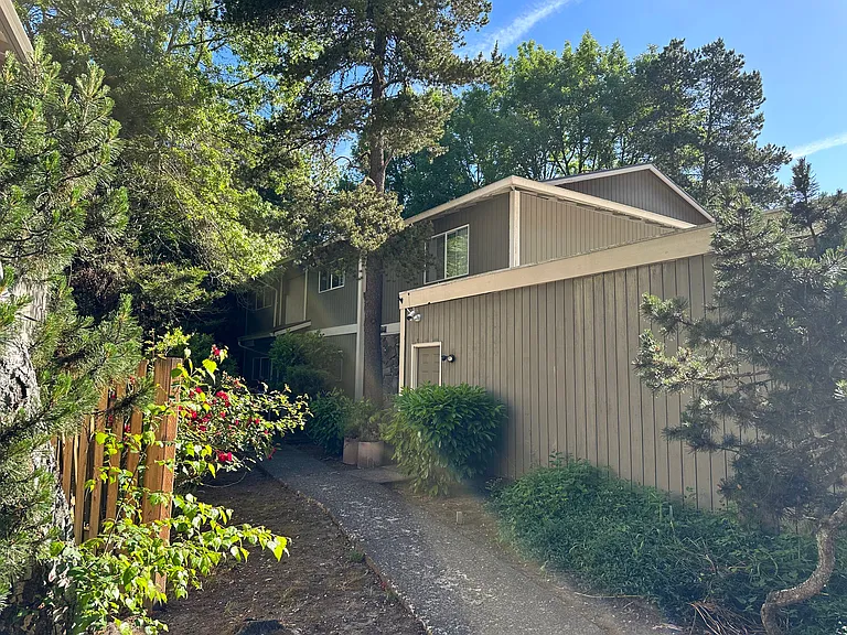 SW Terri Ct — Photo 19