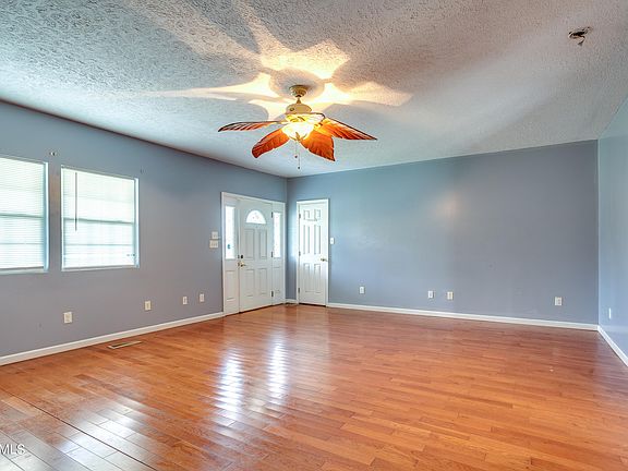 5th image of 2609 Avondale Ave