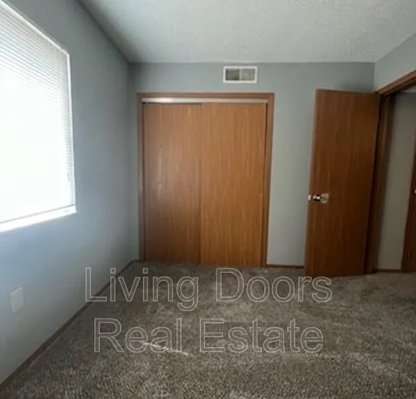 607 S Washington St #8 — Photo 13