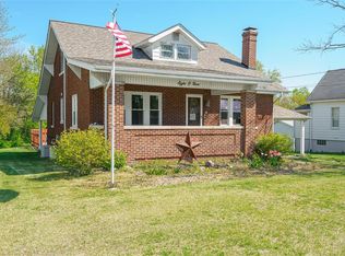 809 W Pearl St, Staunton, IL 62088