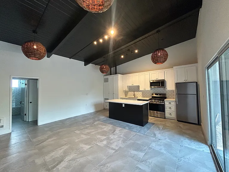 1055 5th St #6 — Photo 2