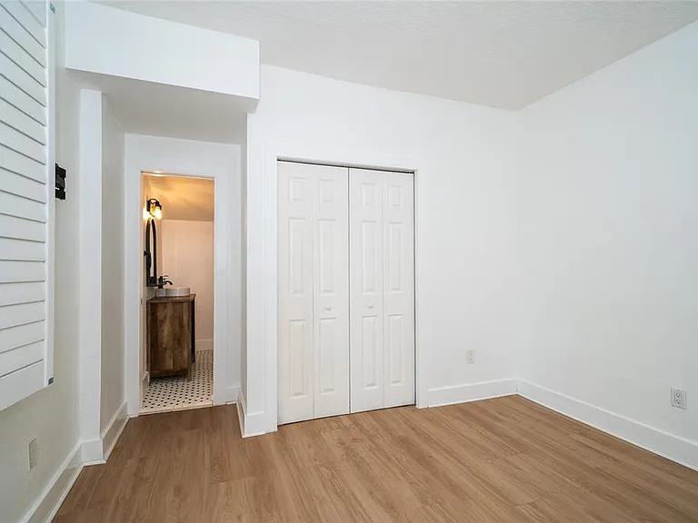 6704 N Taliaferro Ave — Photo 16