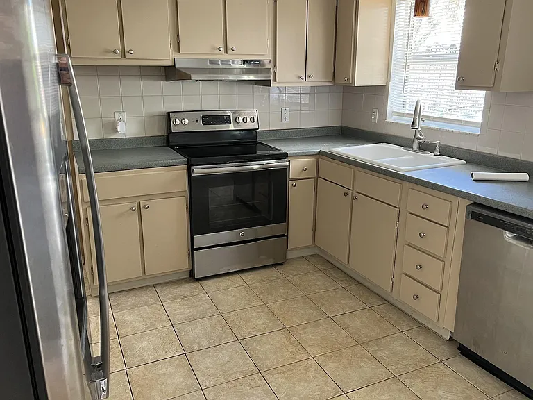 4525 Phoenix Ave — Photo 7