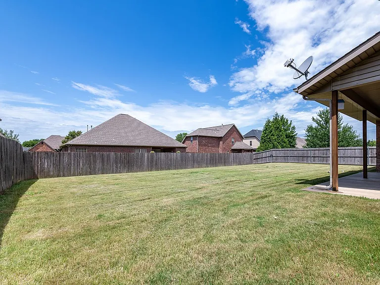 3902 Banbury Dr — Photo 2