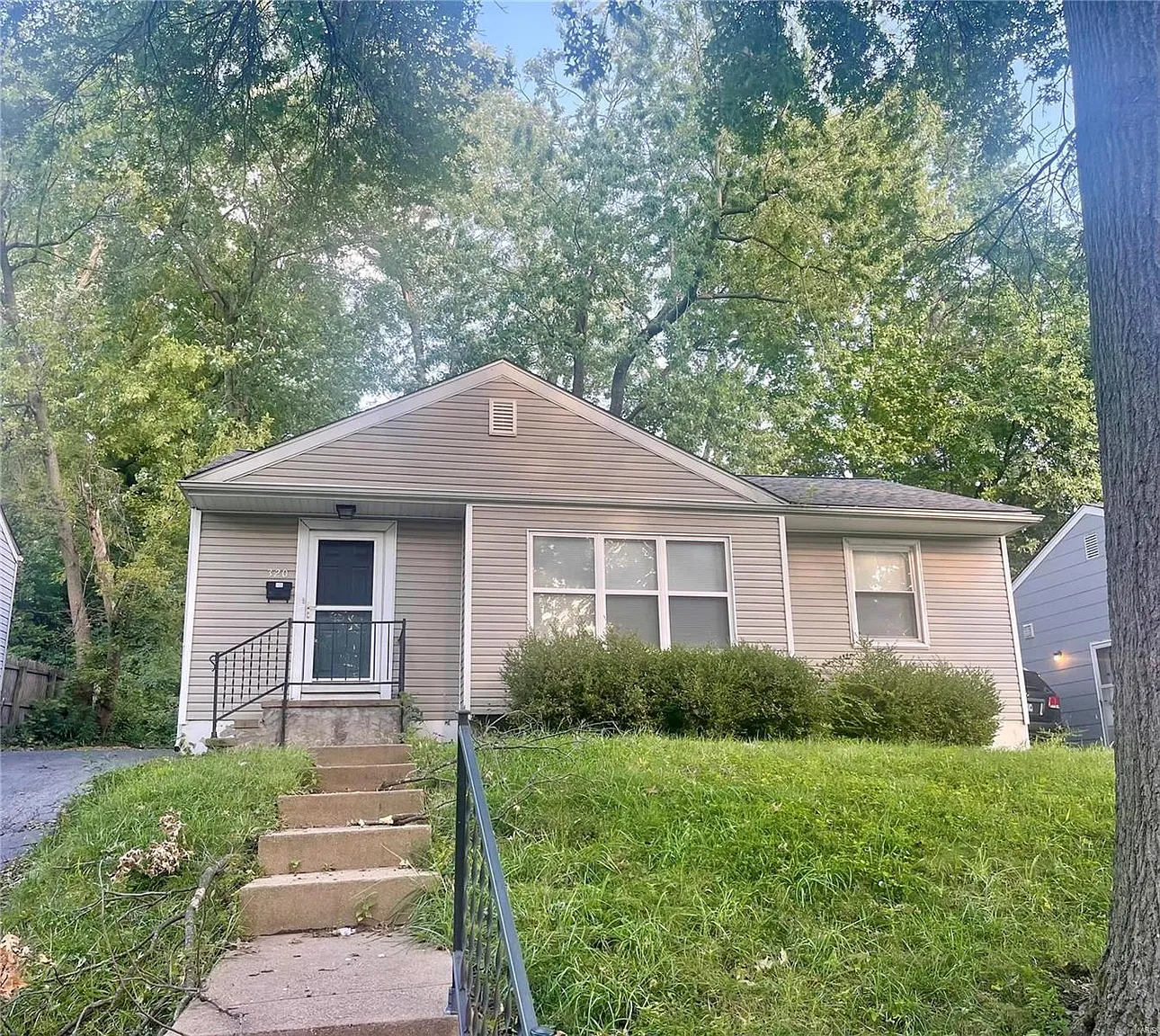 320 Ballman Ave photo 1