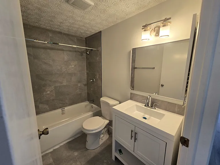 2490 Burgandy Ln — Photo 4