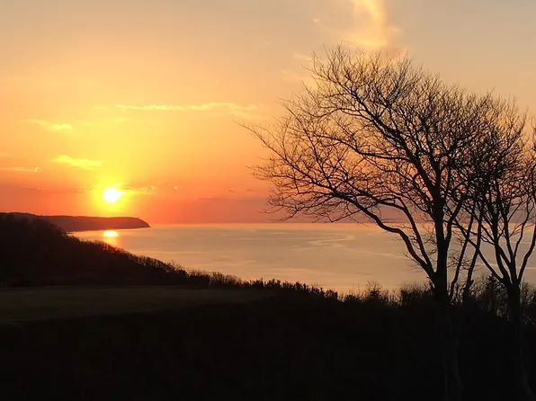 508 Fox Hill Dr, Baiting Hollow, NY 11933