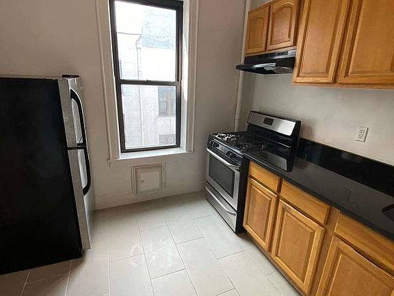 4th image of 27-20 23rd St #4B