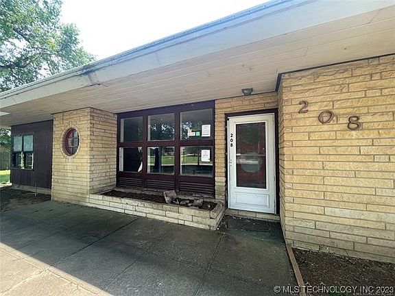 3rd image of 208 N 14th St