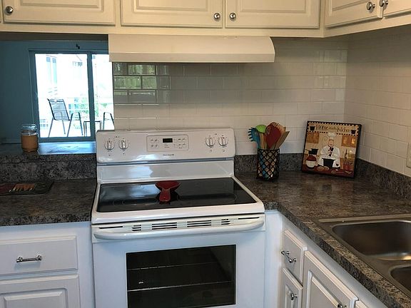 5th image of 1432 S Lakeside Dr APT 1