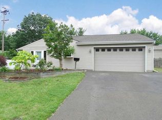 5 Bald Cypress Ln, Levittown, PA 19054