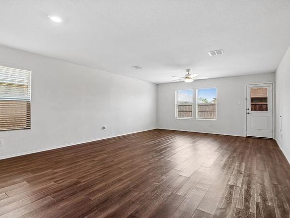 4th image of 1614 Fields View Dr