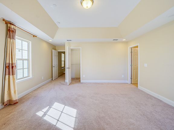 5th image of 618 Cobert Ln