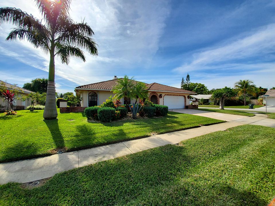 Home For Sale In Hidden Lake