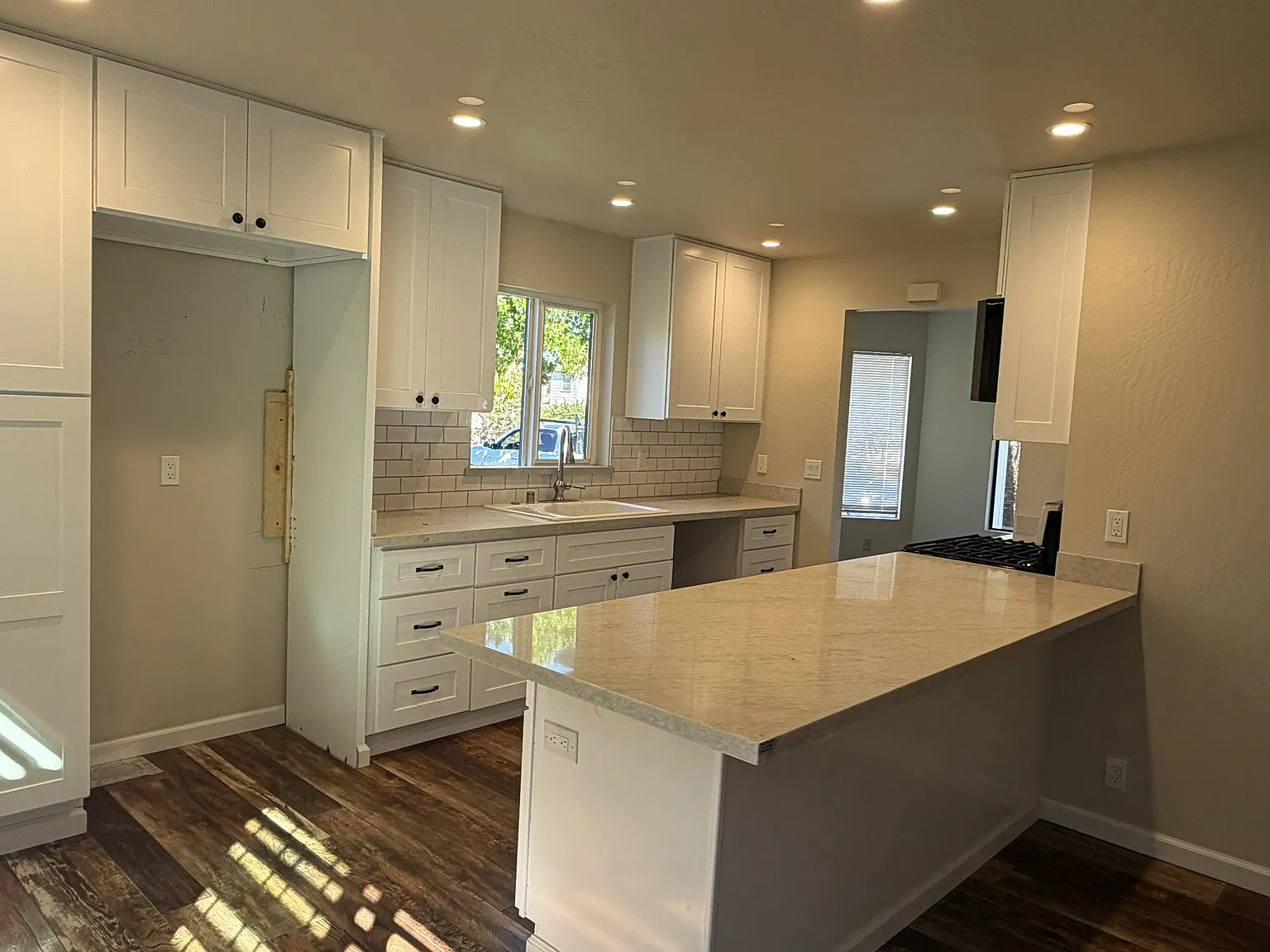 3 bed, 1359 sqft, $3,600 — Photo 4
