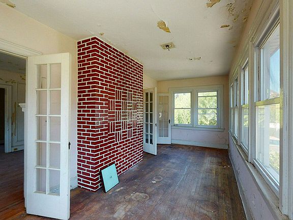 3rd image of 3611 211th St