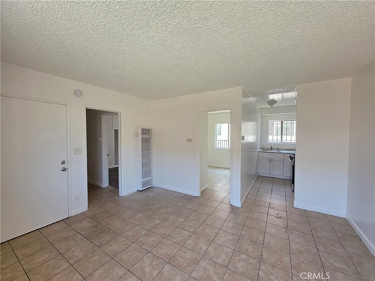 2672 S Redondo Blvd — Photo 3