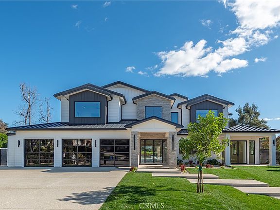 2nd image of 4400 Oak Pl