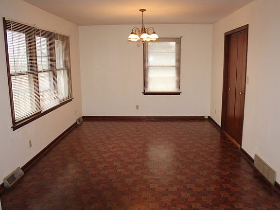 5th image of 3821 Lakeview Dr