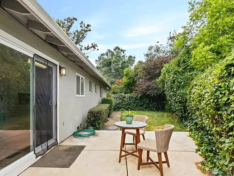 6 Plaza Way — Photo 12