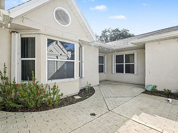 5th image of 813 Oakwood Dr