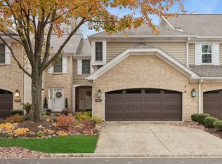 11152 Indian Woods Dr, La Grange, IL 60525