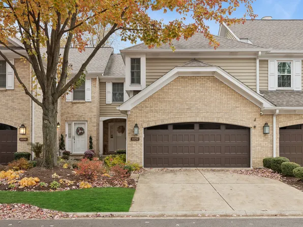 11152 Indian Woods Dr, La Grange, IL 60525