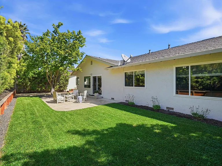4350 Columbine Dr — Photo 26