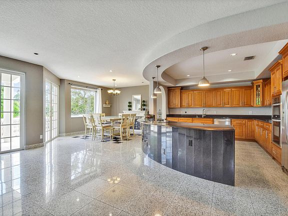 4th image of 3201 SW Holly Ln
