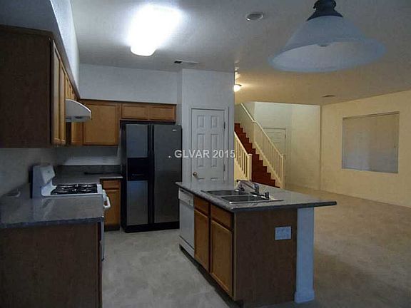 4th image of 7948 Stormy Falls St