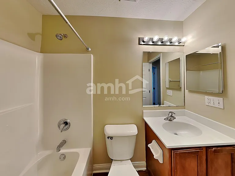 270 Huntington Dr — Photo 17