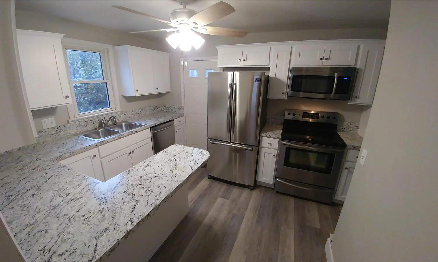 417 Hammond Ave — Photo 1