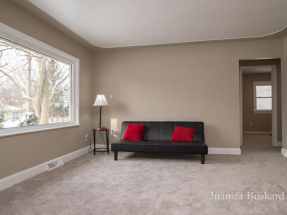 3rd image of 301 Nancy St SE