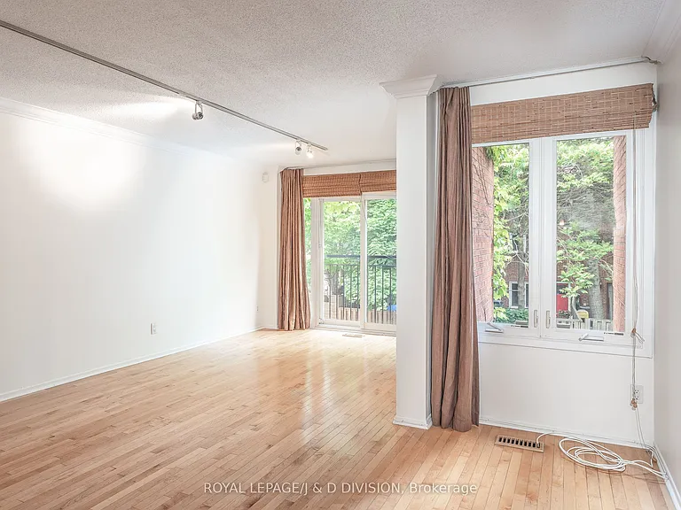 640 Adelaide St W — Photo 15