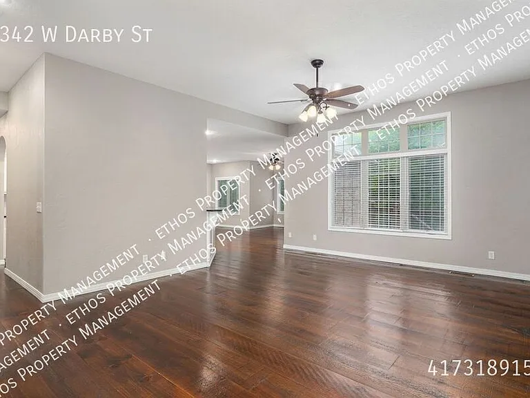 2342 W Darby St — Photo 7