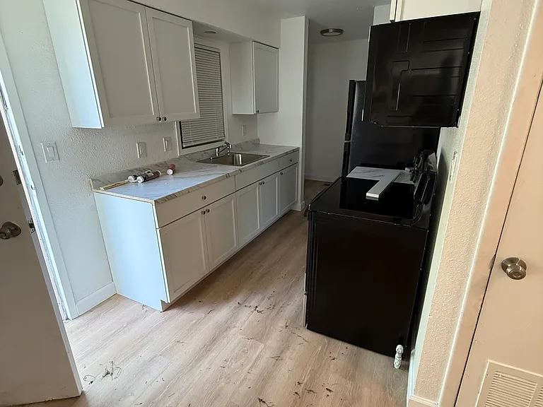 1502 E Arnold St — Photo 3
