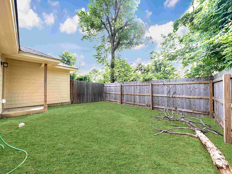 1107 S 33rd St, Temple — Photo 17