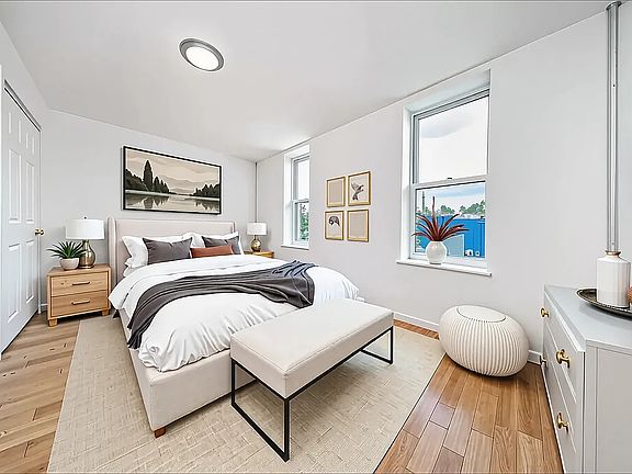 2nd image of 3605 Vernon Blvd APT 3R