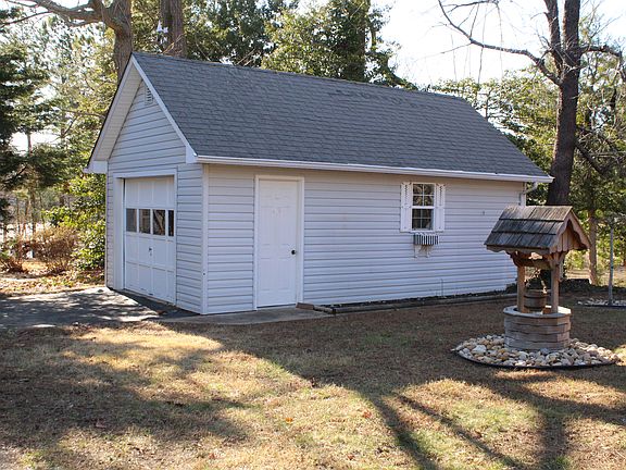 4th image of 589 Beech Dr