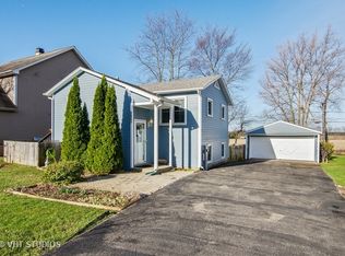 5507 Greenview Rd, Oakwood Hills, IL 60013