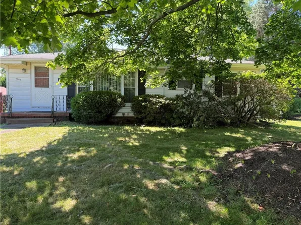 2009 Mary St, Farrell, PA 16121