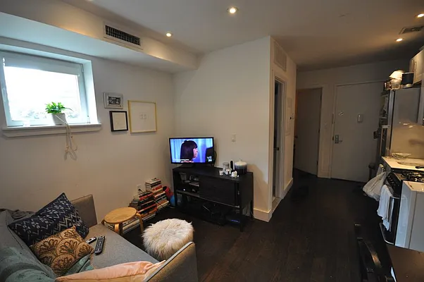 Rented by REAL New York | media 35