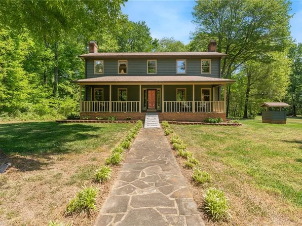 1098 Greenfield Rd, Walnut Cove, NC 27052