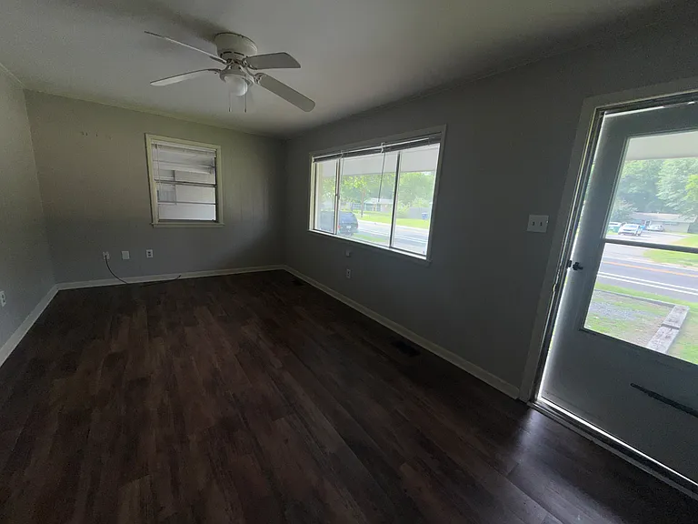 1819 Robins St — Photo 5