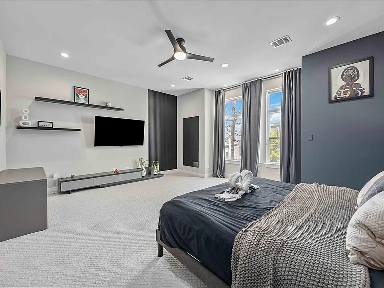 5821 Kansas St — Photo 18