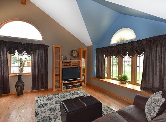 4th image of 8244 Brickstone Dr